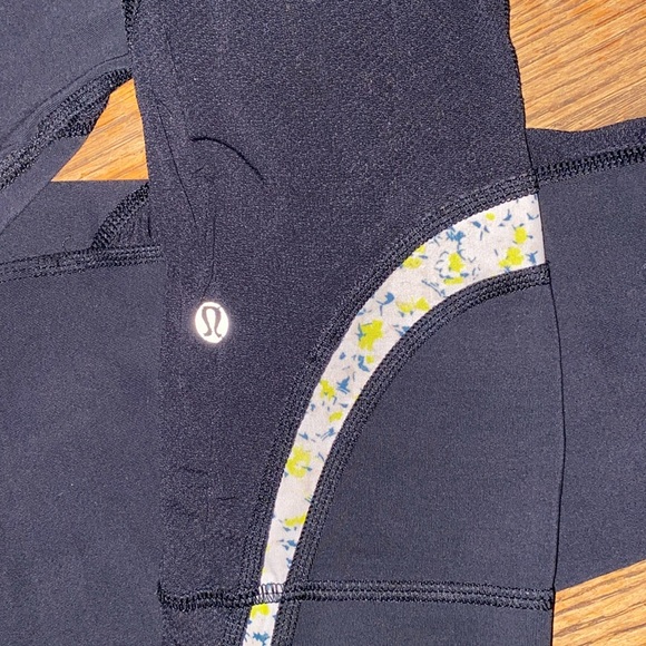 Lululemon Run:Inspire Crop II/Black/W Quilt/Fresh Fleur Neutral Blush Split Pea - Picture 6 of 11